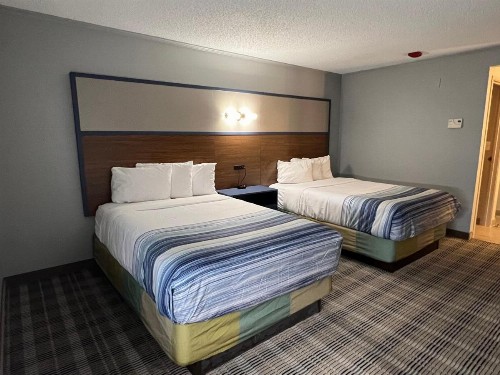La Quinta Inn by Wyndham Milwaukee Glendale Hampton Ave - image 22