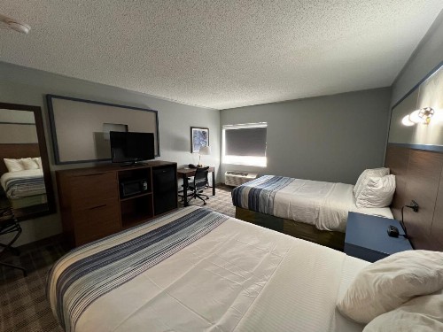 La Quinta Inn by Wyndham Milwaukee Glendale Hampton Ave - image 23