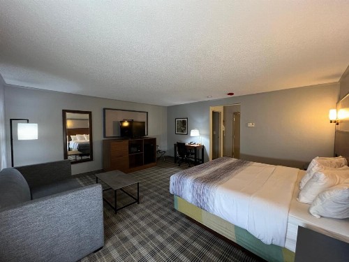 La Quinta Inn by Wyndham Milwaukee Glendale Hampton Ave - image 29