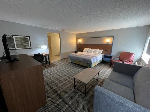 La Quinta Inn by Wyndham Milwaukee Glendale Hampton Ave - image 30