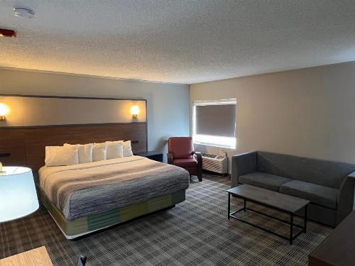 La Quinta Inn by Wyndham Milwaukee Glendale Hampton Ave - image 37