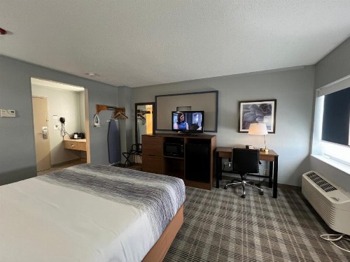 La Quinta Inn by Wyndham Milwaukee Glendale Hampton Ave - image 38