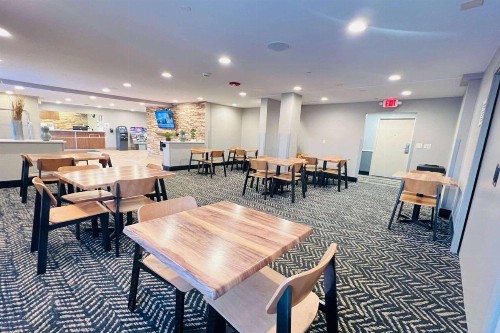 La Quinta Inn by Wyndham Milwaukee Glendale Hampton Ave - image 9
