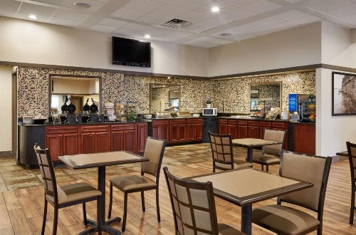 Best Western Plus Milwaukee Airport Hotel & Conference Center - image 12