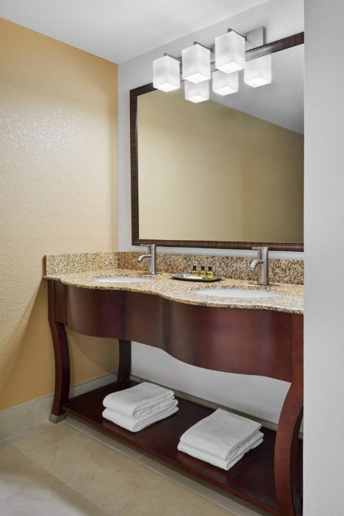 Best Western Plus Milwaukee Airport Hotel & Conference Center - image 20
