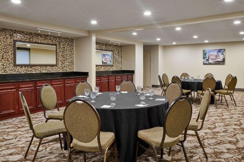 Best Western Plus Milwaukee Airport Hotel & Conference Center - image 21