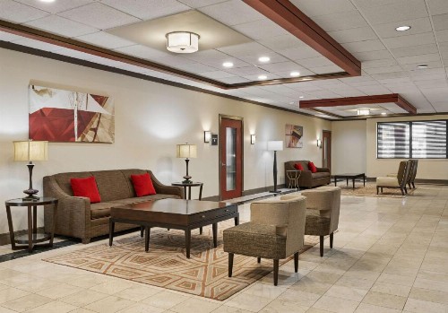 Best Western Plus Milwaukee Airport Hotel & Conference Center - image 6