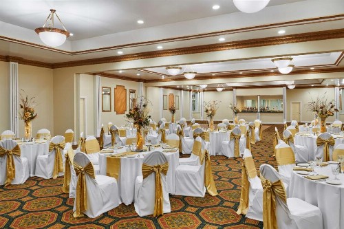 Best Western Plus Milwaukee Airport Hotel & Conference Center - image 7