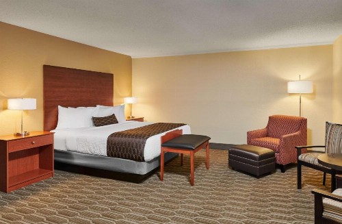 Best Western Plus Milwaukee Airport Hotel & Conference Center - image 9