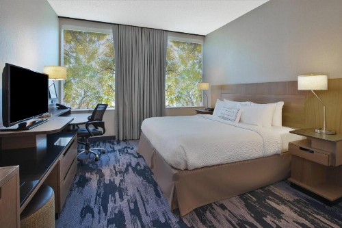 Fairfield Inn & Suites by Marriott Milwaukee Downtown - image 10