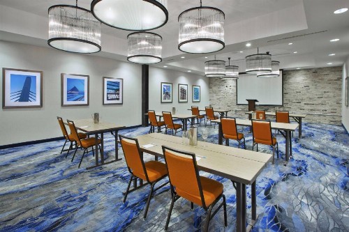 Fairfield Inn & Suites by Marriott Milwaukee Downtown - image 12