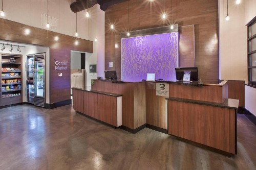 Fairfield Inn & Suites by Marriott Milwaukee Downtown - image 16