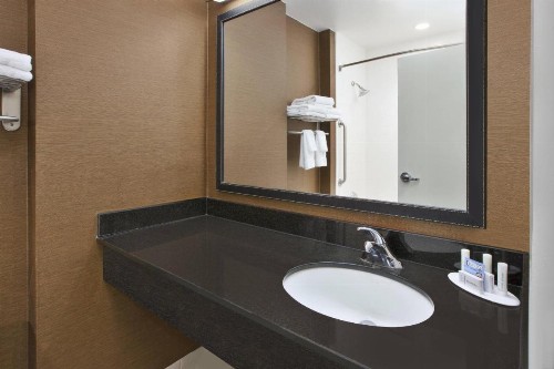Fairfield Inn & Suites by Marriott Milwaukee Downtown - image 18