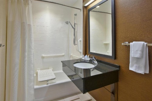 Fairfield Inn & Suites by Marriott Milwaukee Downtown - image 2