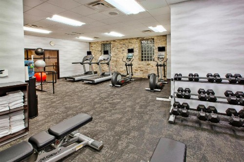 Fairfield Inn & Suites by Marriott Milwaukee Downtown - image 4