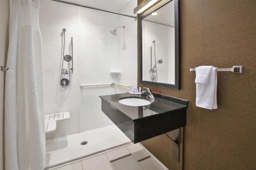 Fairfield Inn & Suites by Marriott Milwaukee Downtown - image 8