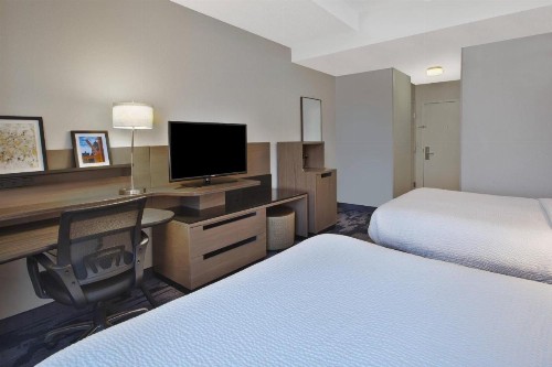 Fairfield Inn & Suites by Marriott Milwaukee Downtown - image 9