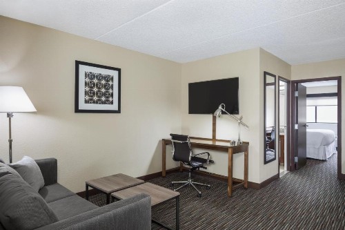 Four Points by Sheraton Milwaukee Airport - image 11