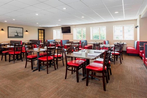 Four Points by Sheraton Milwaukee Airport - image 4