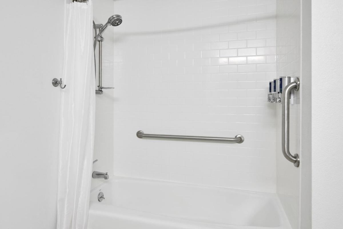 Four Points by Sheraton Milwaukee Airport - image 5