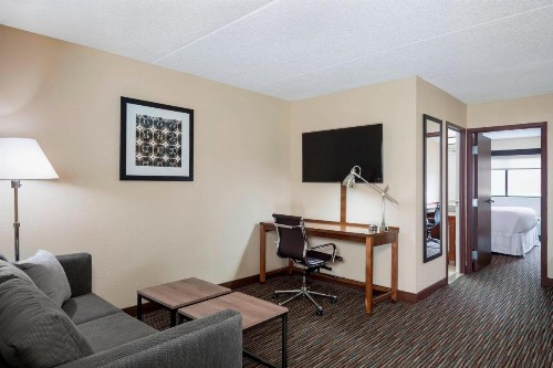Four Points by Sheraton Milwaukee Airport - image 8