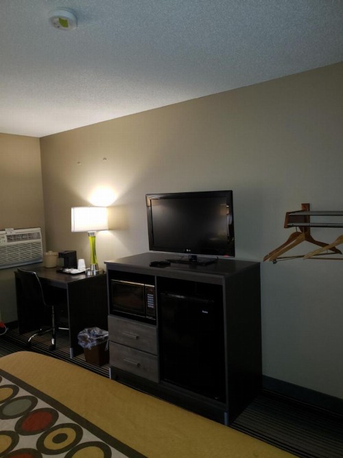 Super 8 by Wyndham Milwaukee Airport - image 17