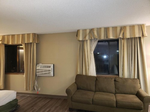 Super 8 by Wyndham Milwaukee Airport - image 18