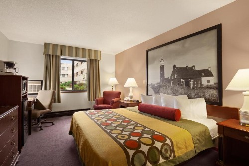 Super 8 by Wyndham Milwaukee Airport - image 19