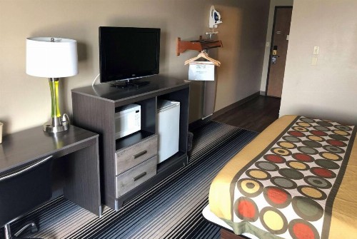 Super 8 by Wyndham Milwaukee Airport - image 2