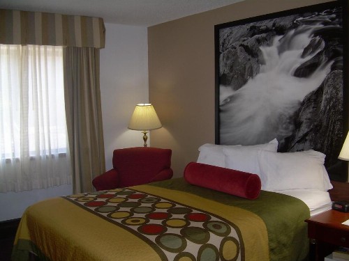 Super 8 by Wyndham Milwaukee Airport - image 22