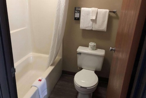 Super 8 by Wyndham Milwaukee Airport - image 23