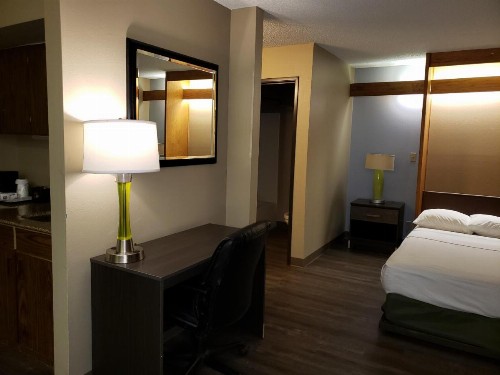 Super 8 by Wyndham Milwaukee Airport - image 37
