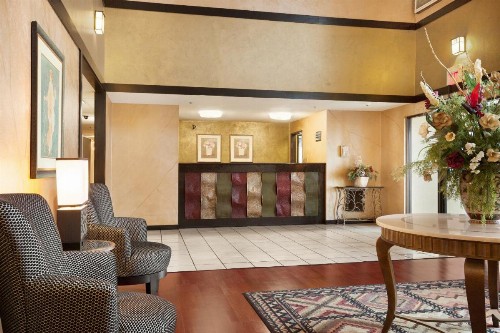Super 8 by Wyndham Milwaukee Airport - image 8