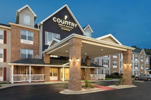 Country Inn & Suites Milwaukee Airport