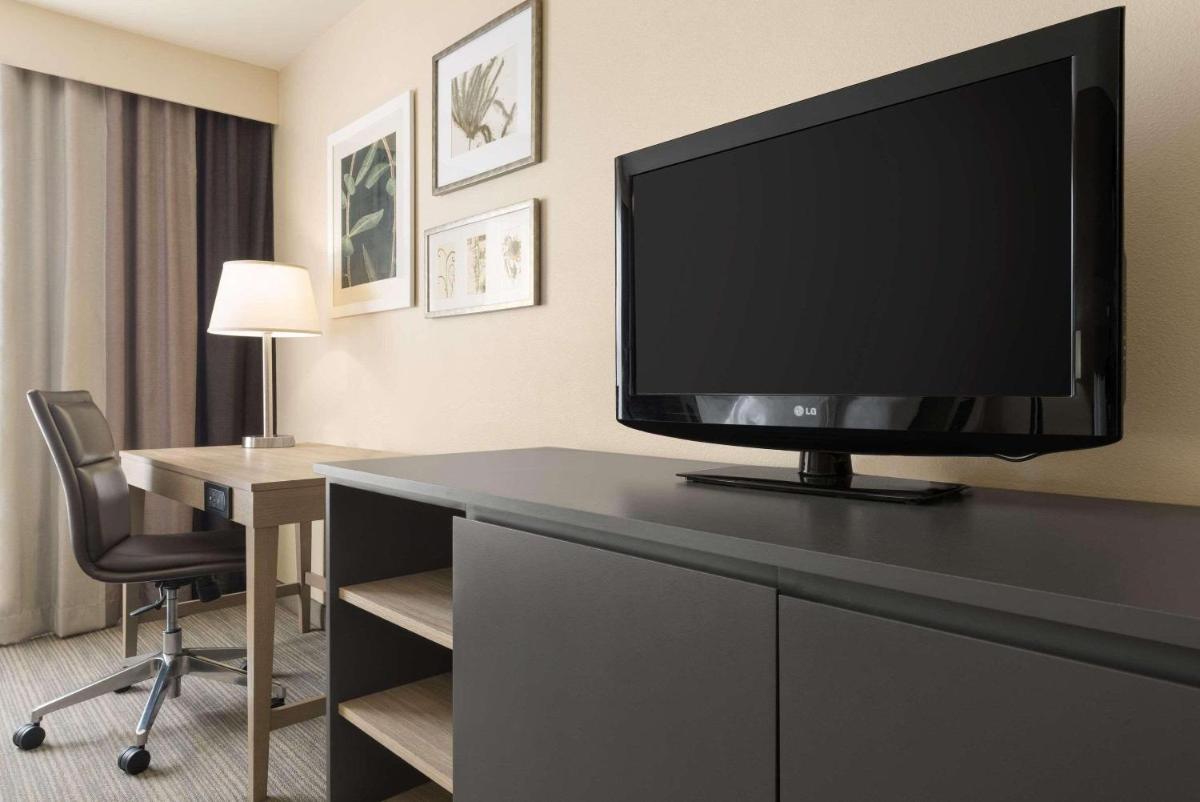 Country Inn & Suites by Radisson Milwaukee Airport WI - image 3