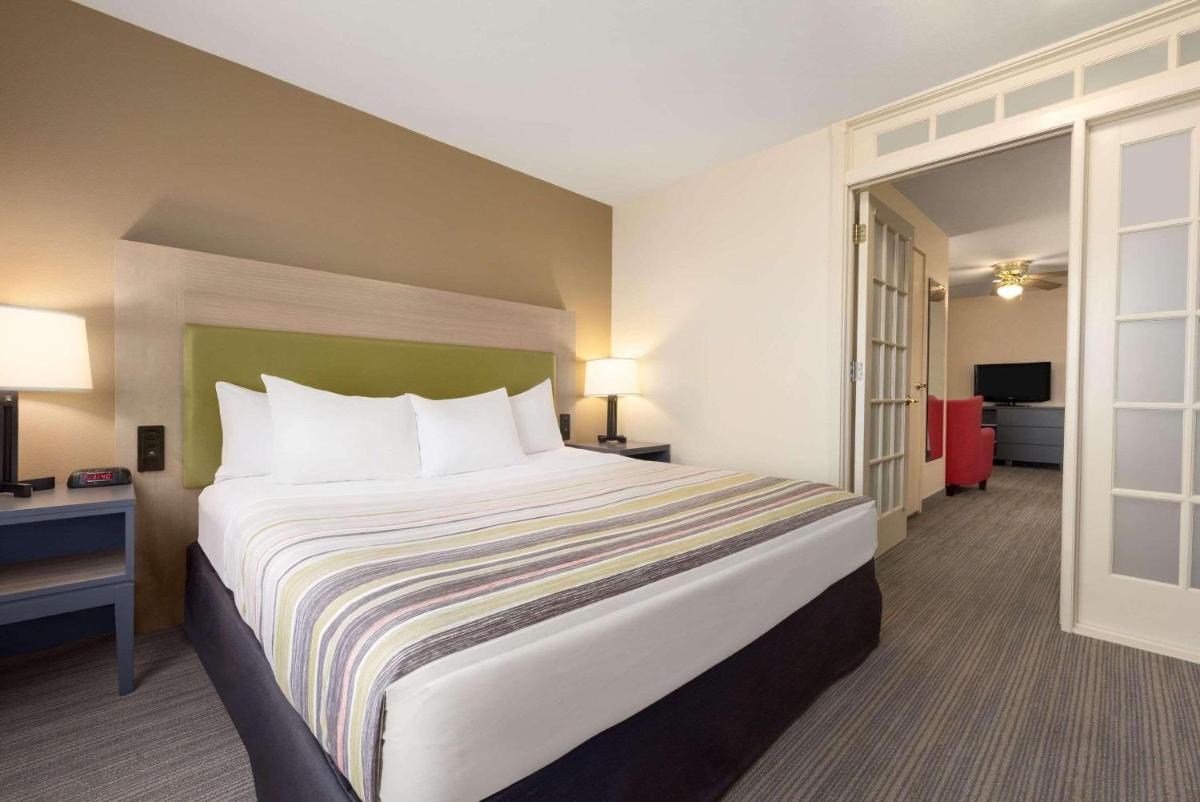 Country Inn & Suites by Radisson Milwaukee Airport WI - image 5