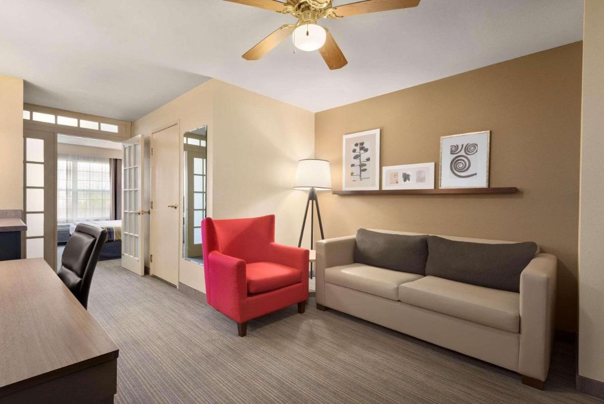 Country Inn & Suites by Radisson Milwaukee Airport WI - image 6