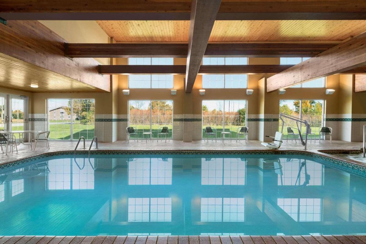 Country Inn & Suites by Radisson Milwaukee Airport WI - image 7