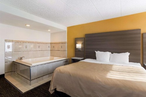 Quality Suites Milwaukee Airport - image 13