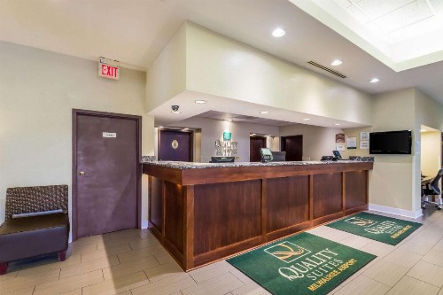 Quality Suites Milwaukee Airport - image 16