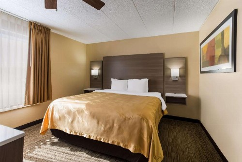 Quality Suites Milwaukee Airport - image 22