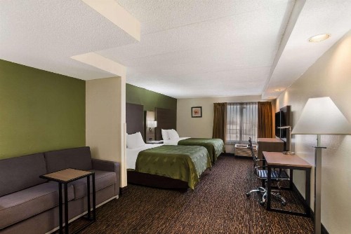 Quality Suites Milwaukee Airport - image 26