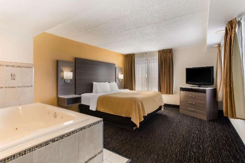 Quality Suites Milwaukee Airport - image 28
