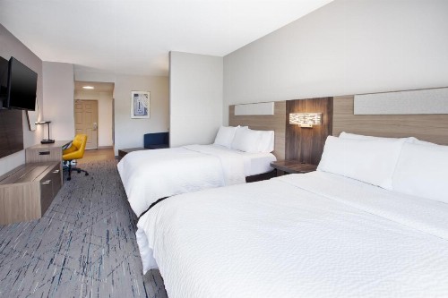Comfort Suites Milwaukee Park Place - image 11