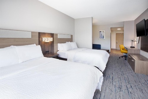 Comfort Suites Milwaukee Park Place - image 12
