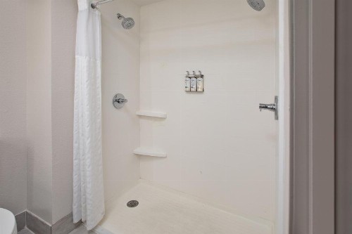 Comfort Suites Milwaukee Park Place - image 16