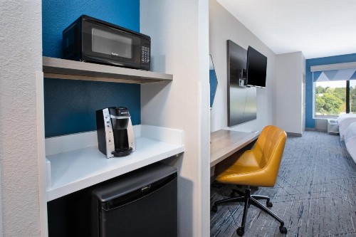 Comfort Suites Milwaukee Park Place - image 21