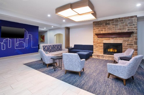 Comfort Suites Milwaukee Park Place - image 28