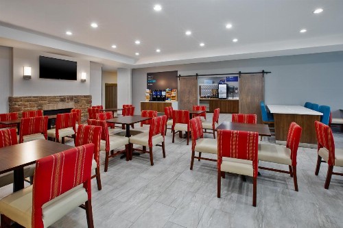 Comfort Suites Milwaukee Park Place - image 30