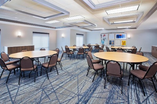 Comfort Suites Milwaukee Park Place - image 33